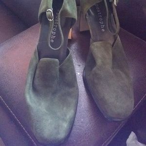 EUC Apostrophe Hunter Green Suede Pumps size 7.5